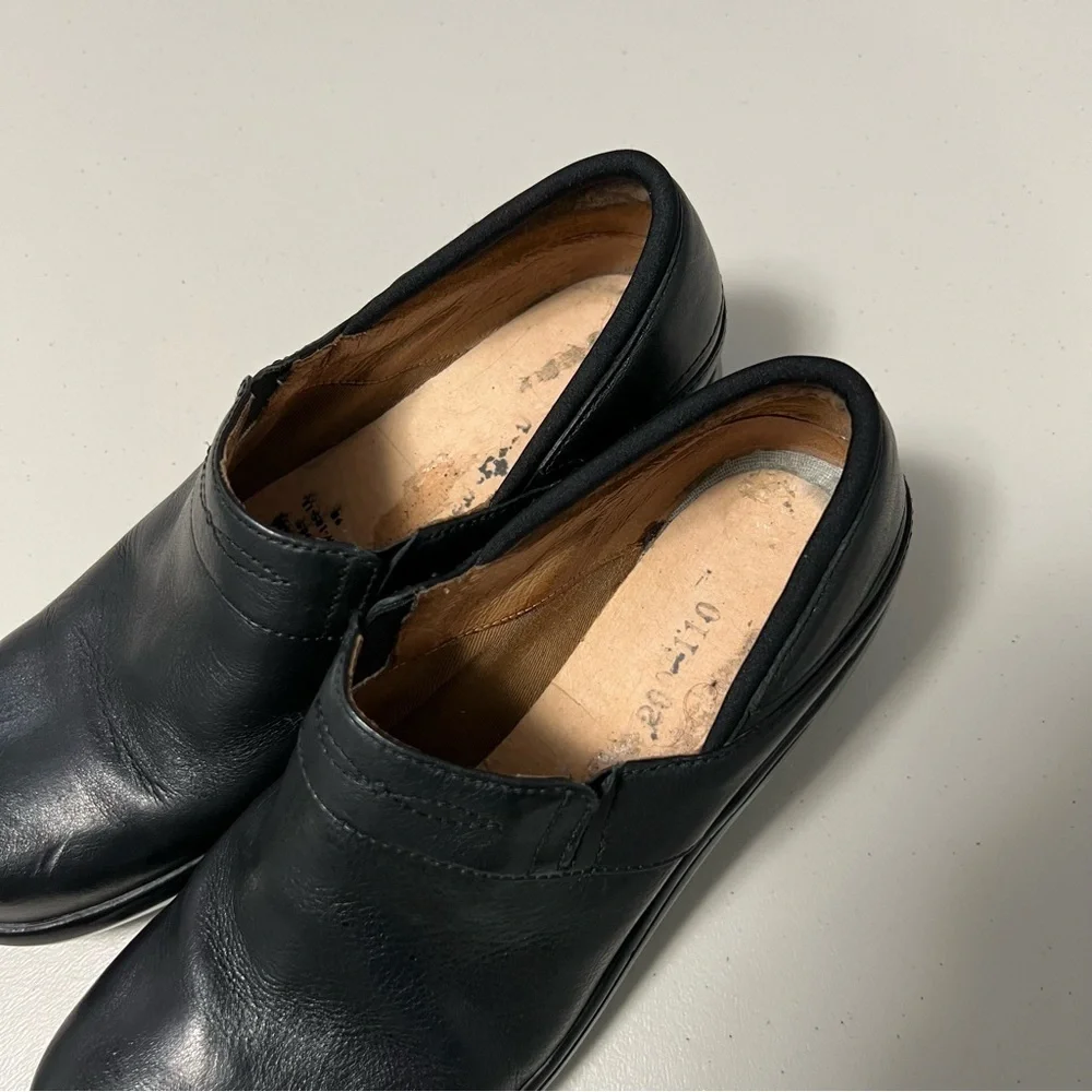 ARIAT Slip On Black Leather Clogs - Picture 3 of 14